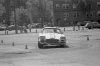 1976-05-09_09_Autocross_Corvette_(Tom_Griffin_or_Kevin_Heck).JPG (312264 bytes)