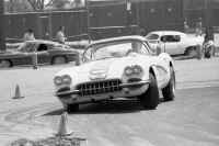 1976-05-09_10_Autocross_Corvette_(Kevin_Heck).JPG (291579 bytes)