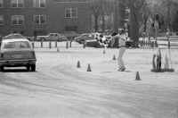 1976-05-09_21_Autocross_Bruce_Jaeger_Waving_Flag.JPG (313805 bytes)